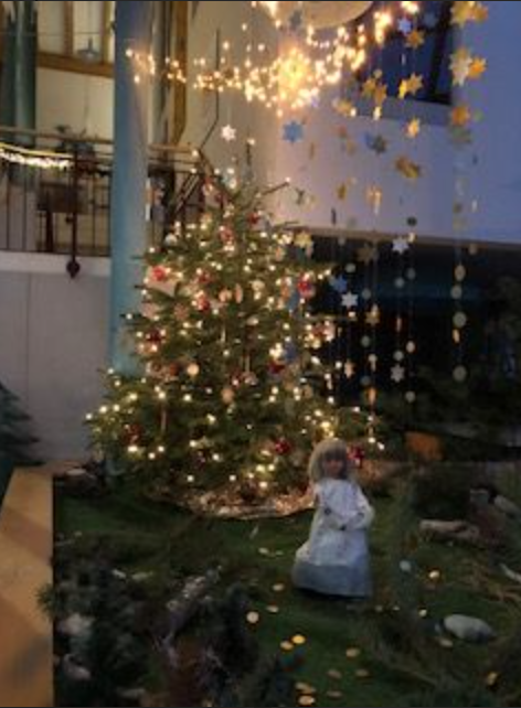 1 - Schulhaus in Weihnachtsstimmung