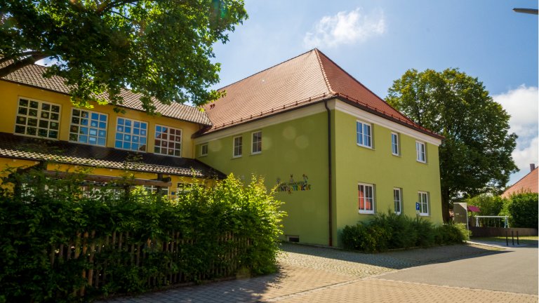 Unser Kinderhaus von außen 2